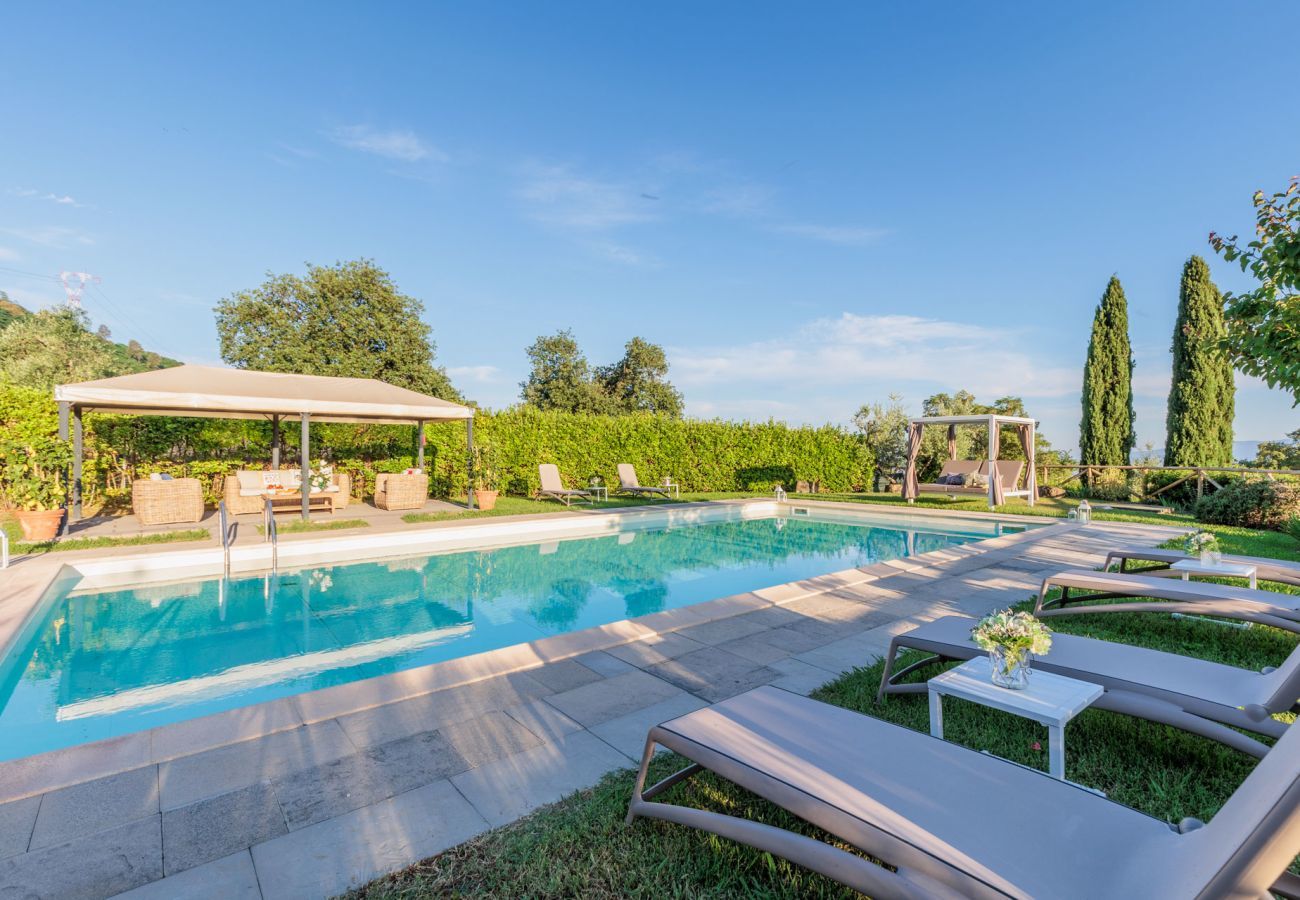 Villa in Lucca - Tuscan Fizz, a traditional Stone Farmhouse with Private Pool and Amazing View among the Vineyards in Lucca