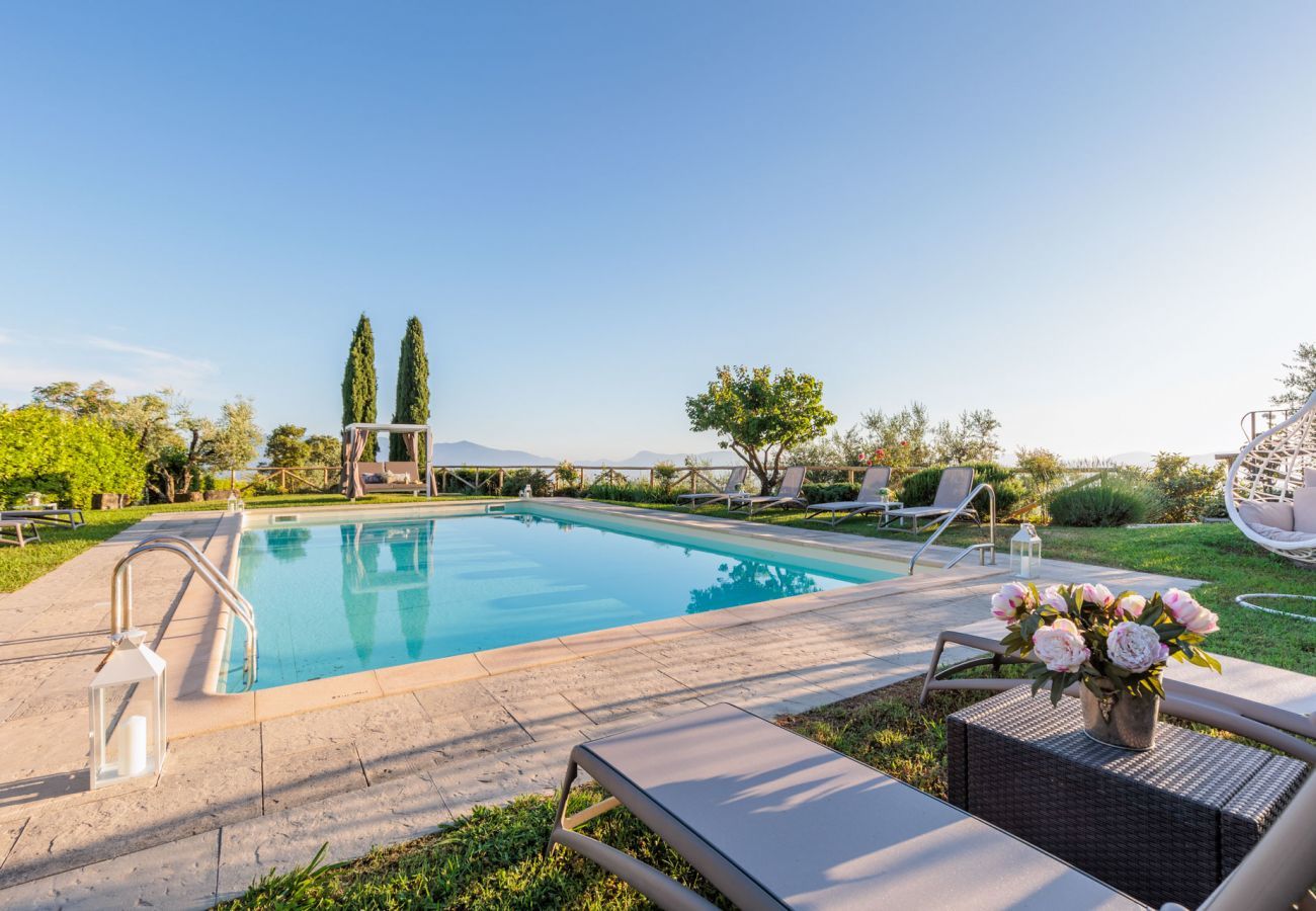 Villa in Lucca - Tuscan Fizz, a traditional Stone Farmhouse with Private Pool and Amazing View among the Vineyards in Lucca