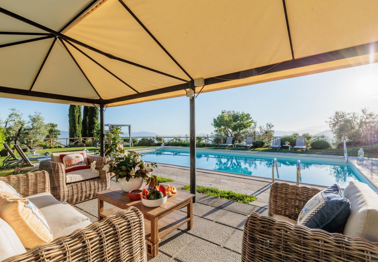 Villa in Lucca - Tuscan Fizz, a traditional Stone Farmhouse with Private Pool and Amazing View among the Vineyards in Lucca