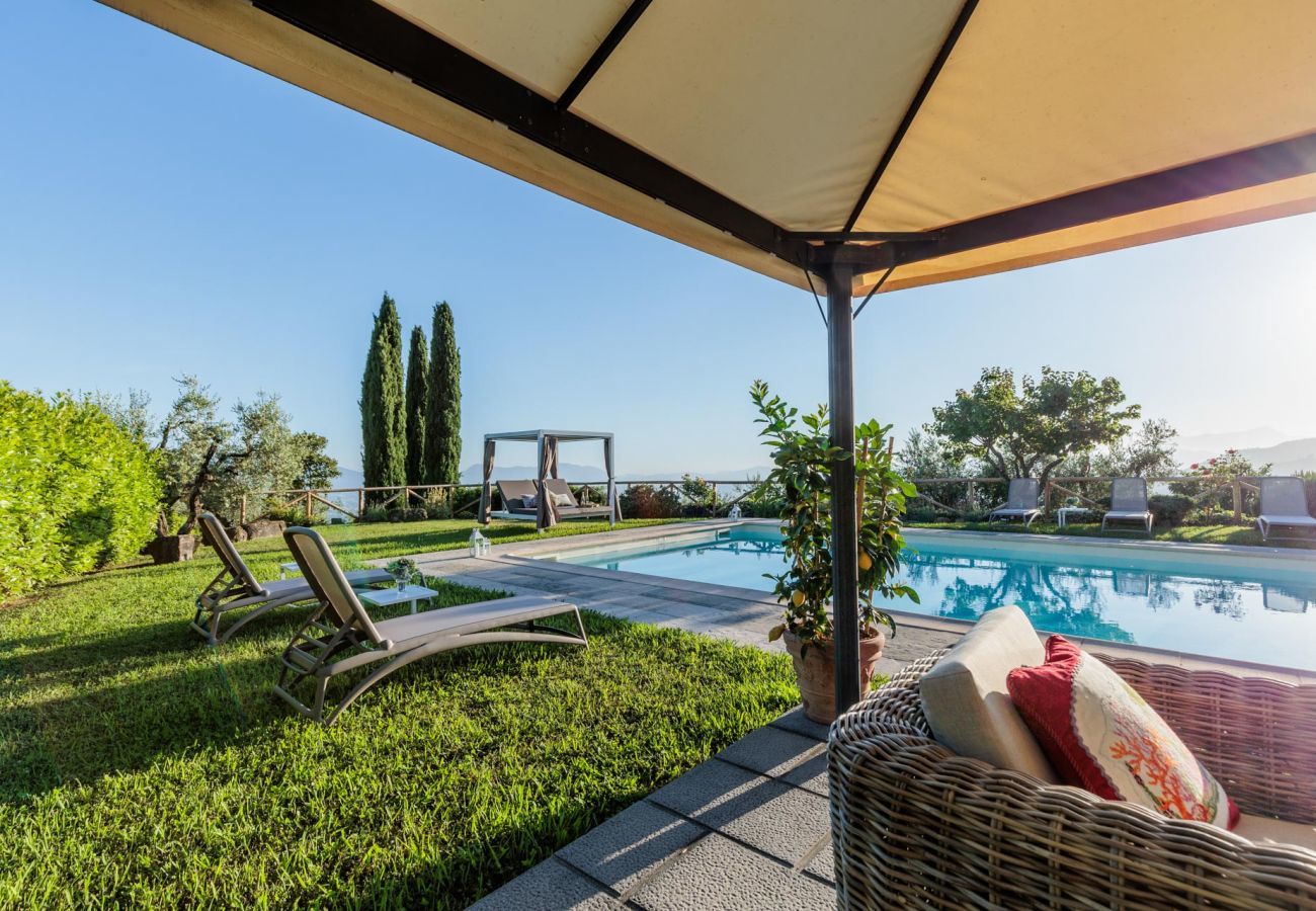 Villa in Lucca - Tuscan Fizz, a traditional Stone Farmhouse with Private Pool and Amazing View among the Vineyards in Lucca