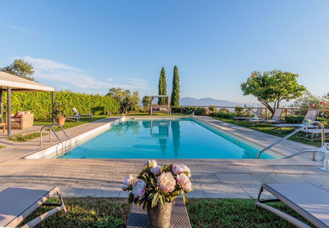 Villa in Lucca - Tuscan Fizz, a traditional Stone Farmhouse with Private Pool and Amazing View among the Vineyards in Lucca