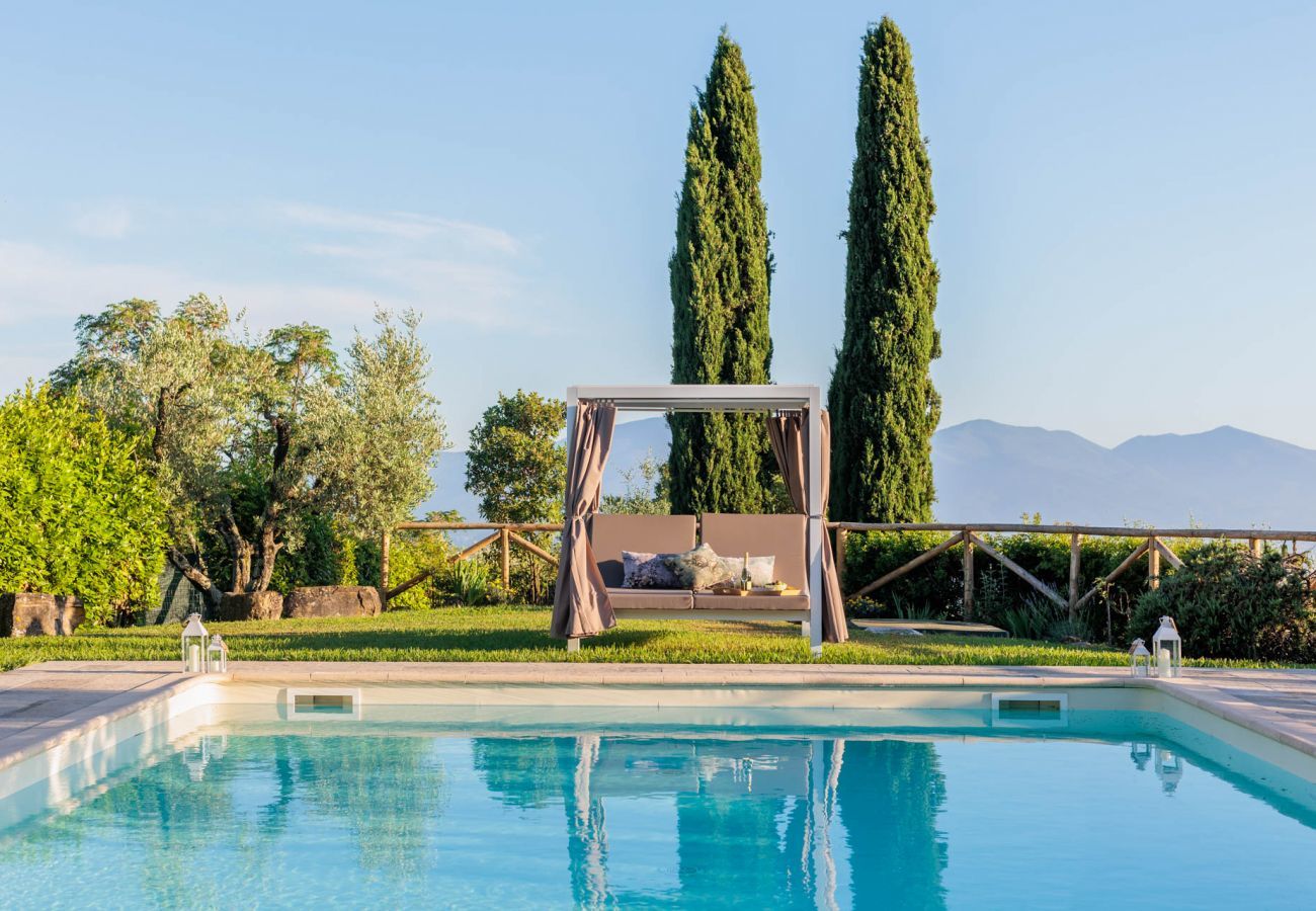 Villa in Lucca - Tuscan Fizz, a traditional Stone Farmhouse with Private Pool and Amazing View among the Vineyards in Lucca