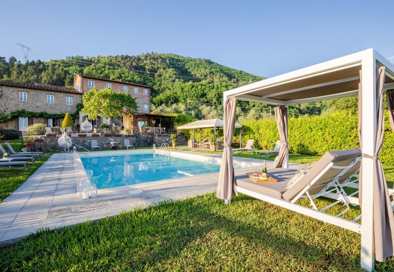 Villa in Lucca - Tuscan Fizz, a traditional Stone Farmhouse with Private Pool and Amazing View among the Vineyards in Lucca