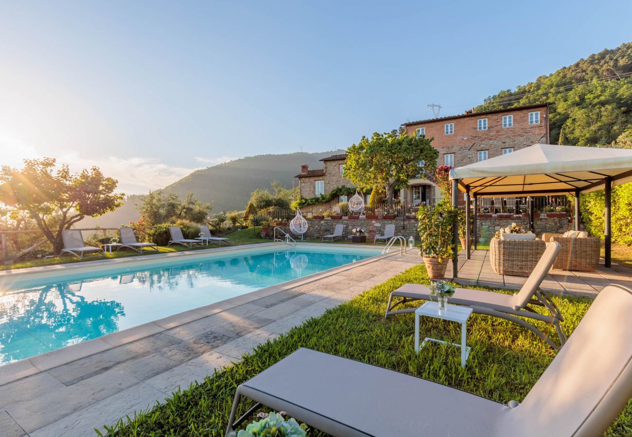 Villa in Lucca - Tuscan Fizz, a traditional Stone Farmhouse with Private Pool and Amazing View among the Vineyards in Lucca