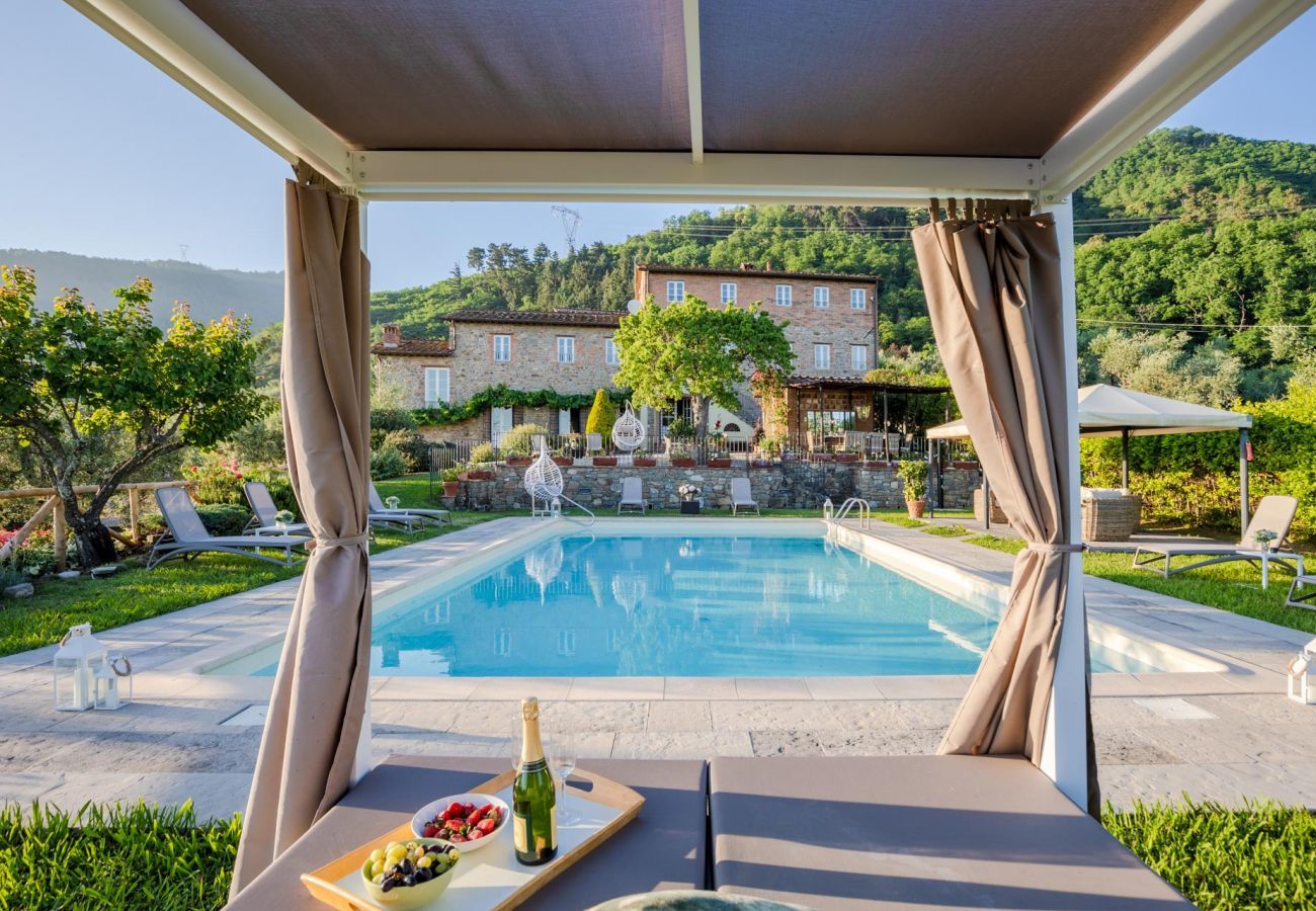 Villa in Lucca - Tuscan Fizz, a traditional Stone Farmhouse with Private Pool and Amazing View among the Vineyards in Lucca