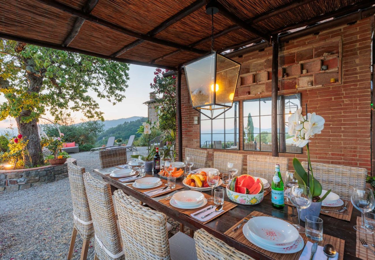 Villa in Lucca - Tuscan Fizz, a traditional Stone Farmhouse with Private Pool and Amazing View among the Vineyards in Lucca