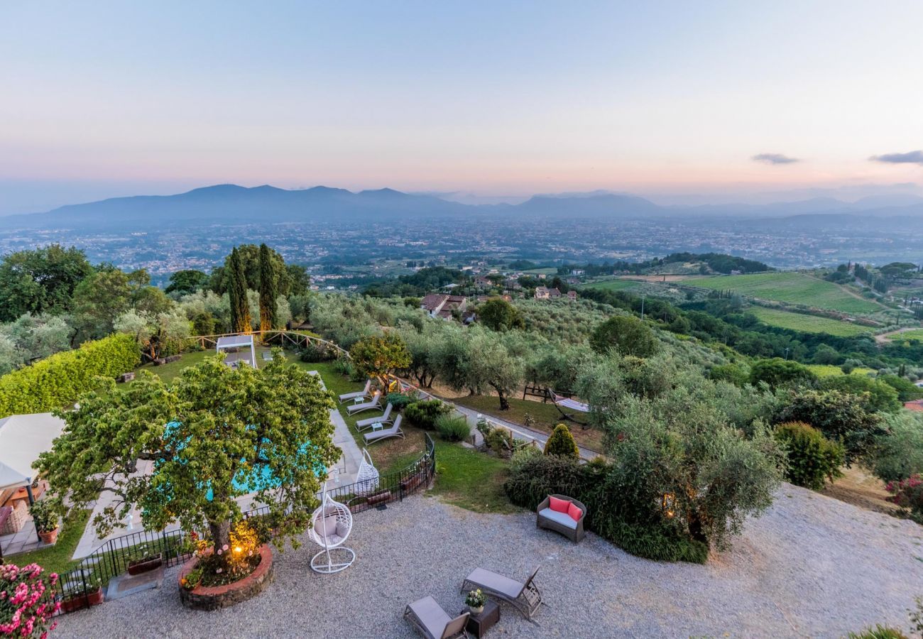 Villa in Lucca - Tuscan Fizz Villa, a Vineyards Retreat
