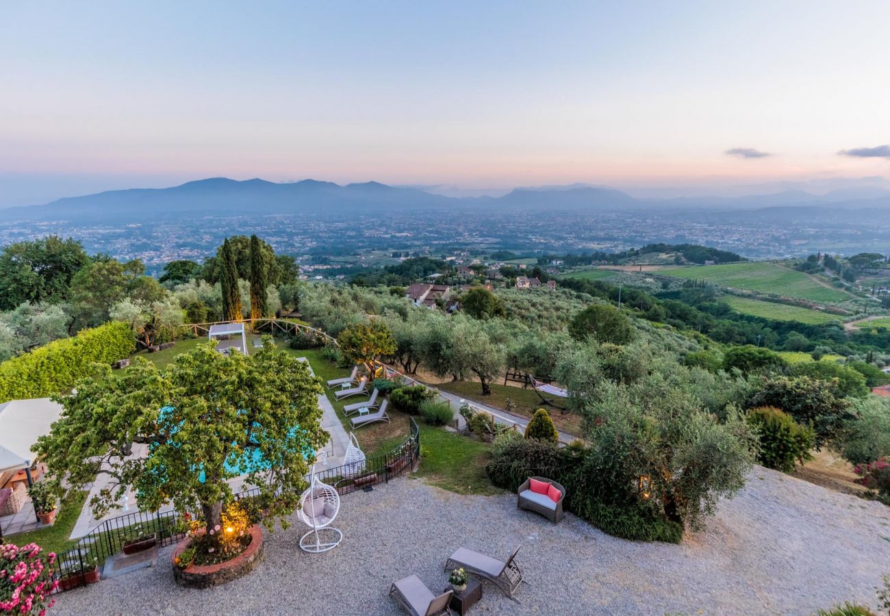 Villa in Lucca - Tuscan Fizz, a traditional Stone Farmhouse with Private Pool and Amazing View among the Vineyards in Lucca