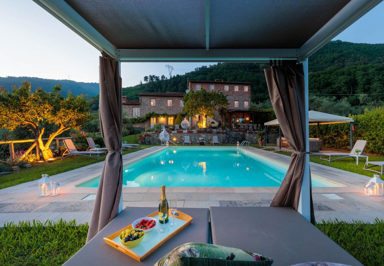 Villa in Lucca - Tuscan Fizz, a traditional Stone Farmhouse with Private Pool and Amazing View among the Vineyards in Lucca