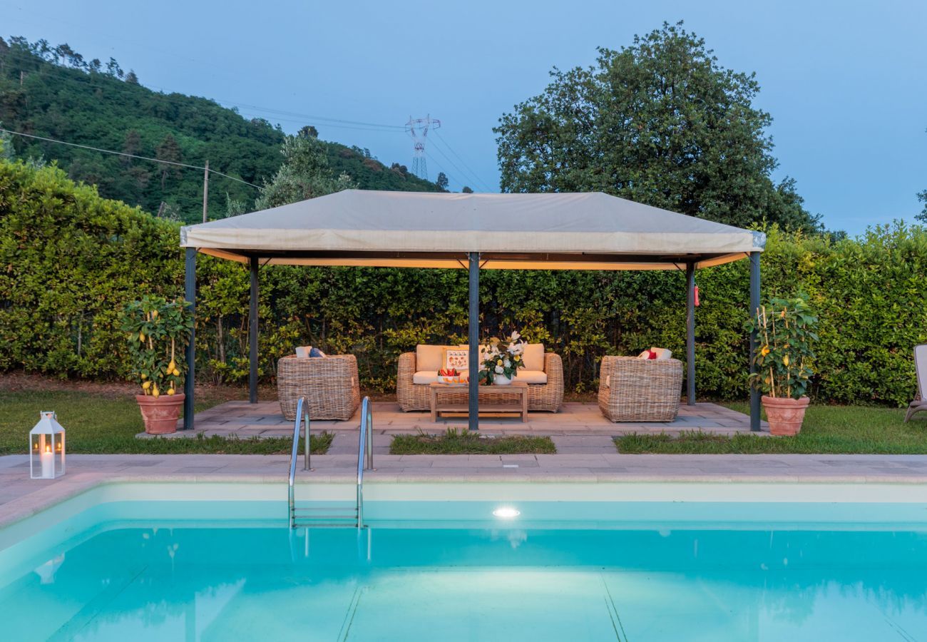 Villa in Lucca - Tuscan Fizz, a traditional Stone Farmhouse with Private Pool and Amazing View among the Vineyards in Lucca