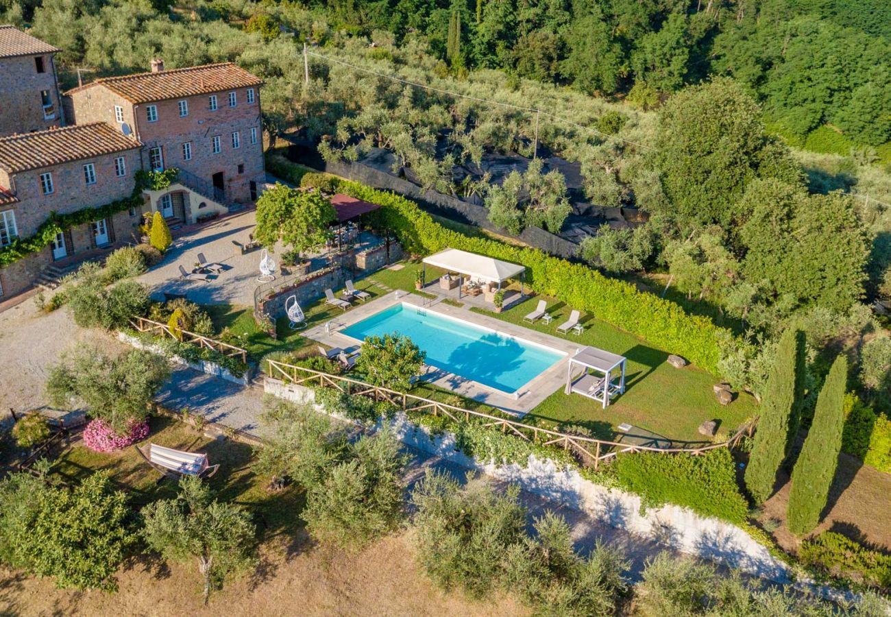 Villa in Lucca - Tuscan Fizz, a traditional Stone Farmhouse with Private Pool and Amazing View among the Vineyards in Lucca