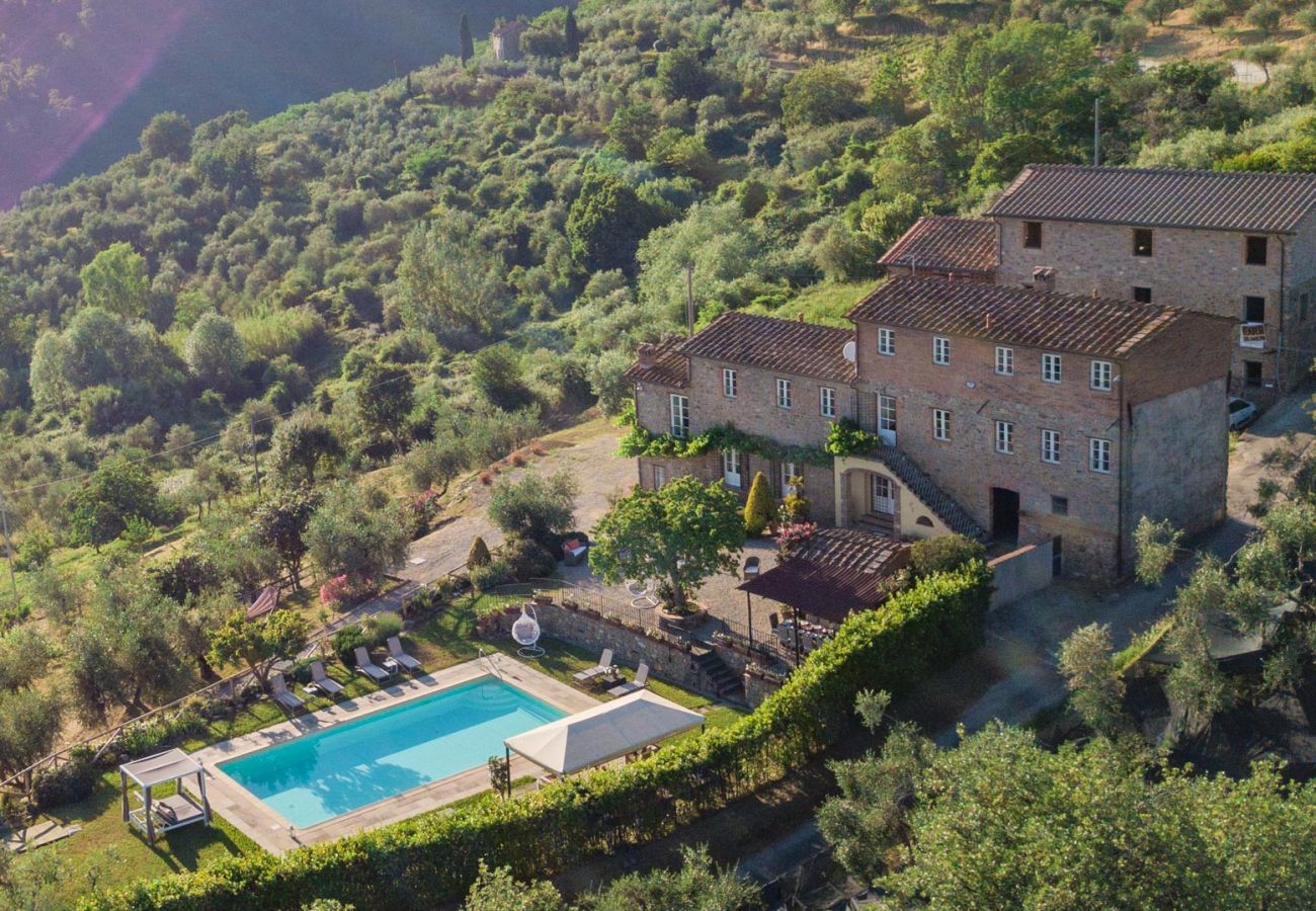 Villa in Lucca - Tuscan Fizz, a traditional Stone Farmhouse with Private Pool and Amazing View among the Vineyards in Lucca