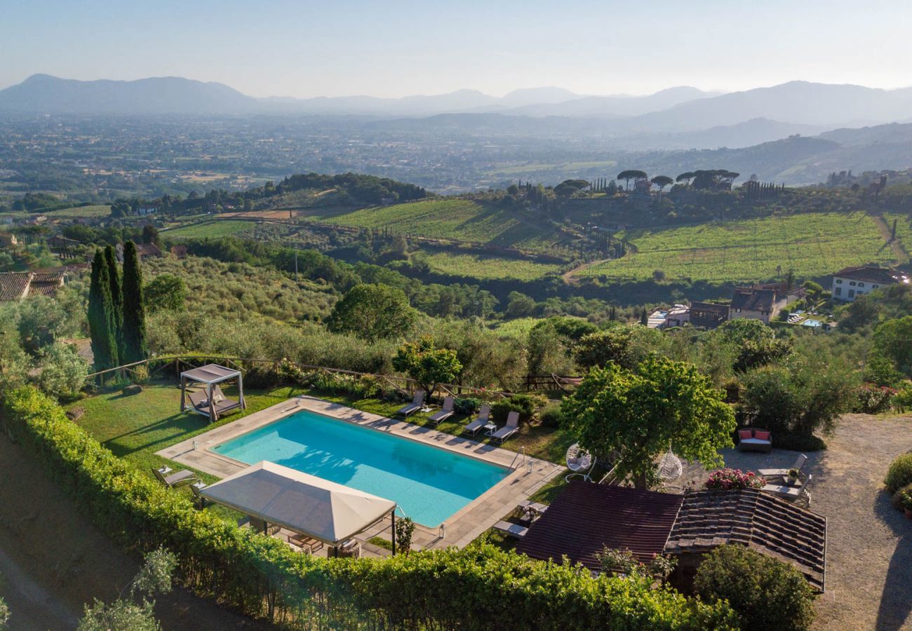 Villa in Lucca - Tuscan Fizz, a traditional Stone Farmhouse with Private Pool and Amazing View among the Vineyards in Lucca