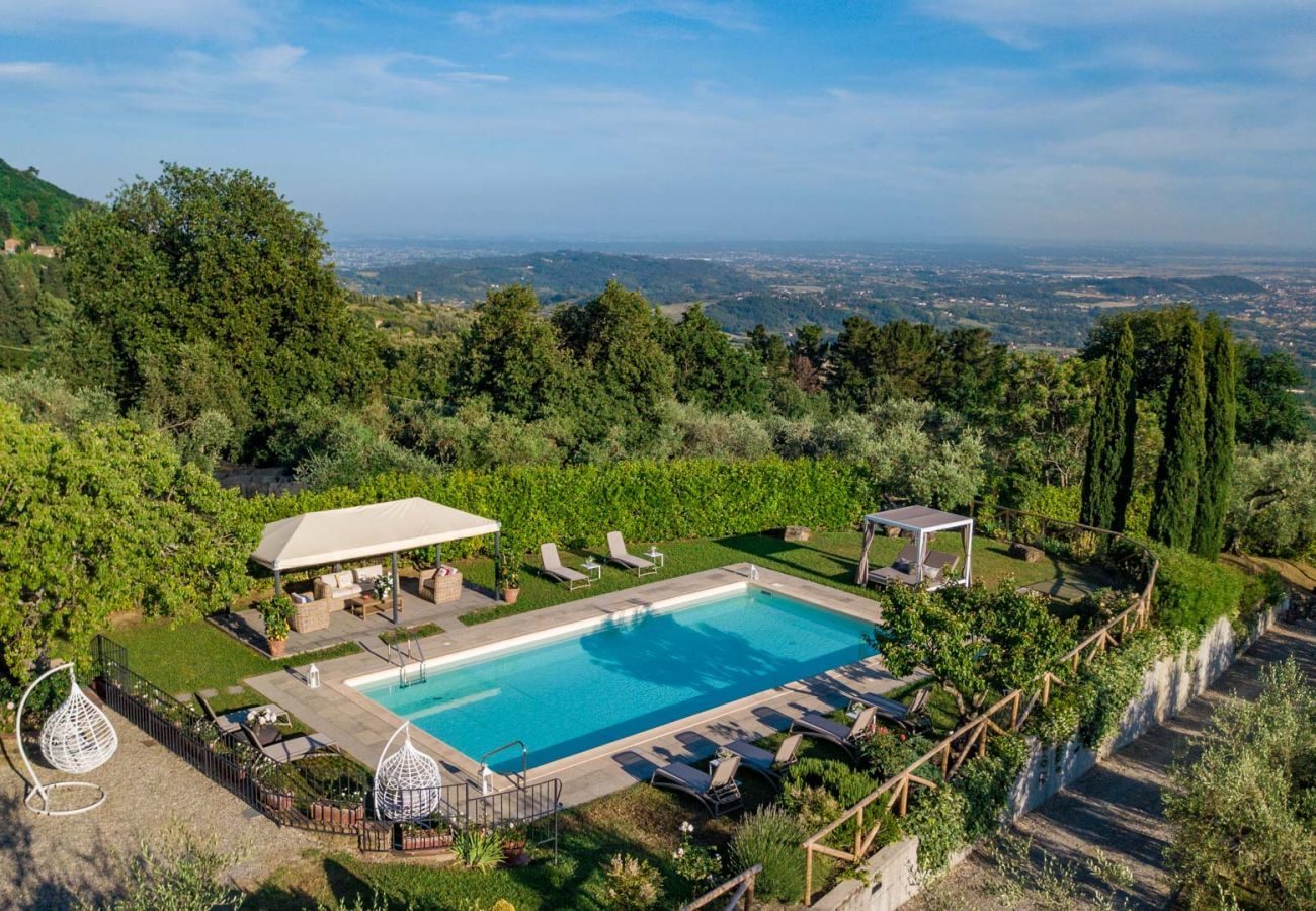 Villa in Lucca - Tuscan Fizz, a traditional Stone Farmhouse with Private Pool and Amazing View among the Vineyards in Lucca