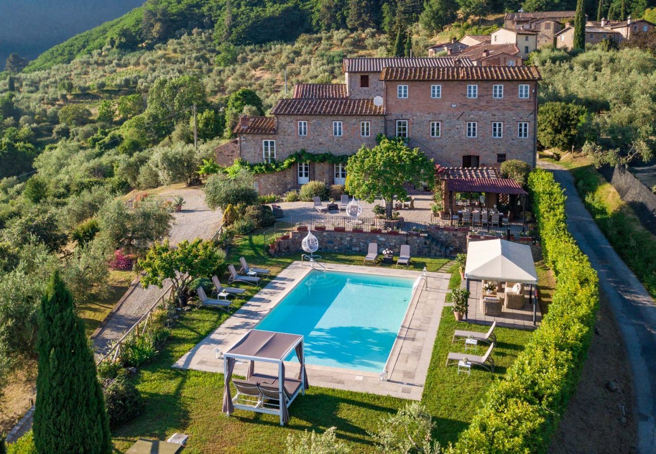 Villa in Lucca - Tuscan Fizz, a traditional Stone Farmhouse with Private Pool and Amazing View among the Vineyards in Lucca