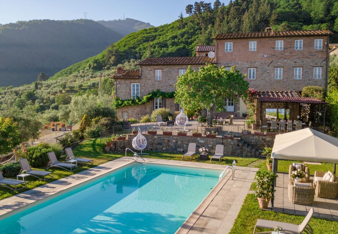 Villa in Lucca - Tuscan Fizz, a traditional Stone Farmhouse with Private Pool and Amazing View among the Vineyards in Lucca