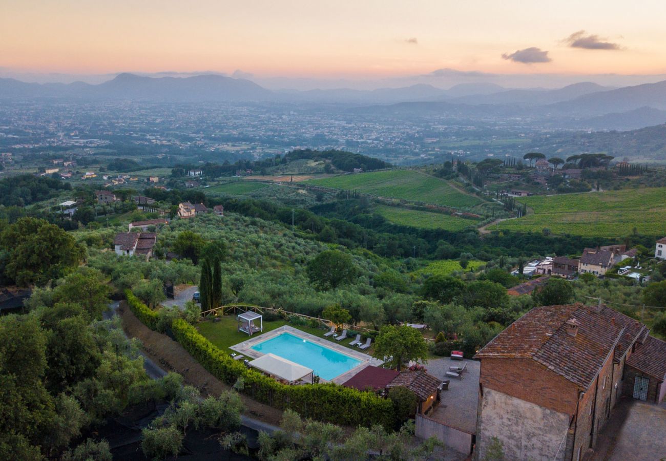 Villa in Lucca - Tuscan Fizz, a traditional Stone Farmhouse with Private Pool and Amazing View among the Vineyards in Lucca