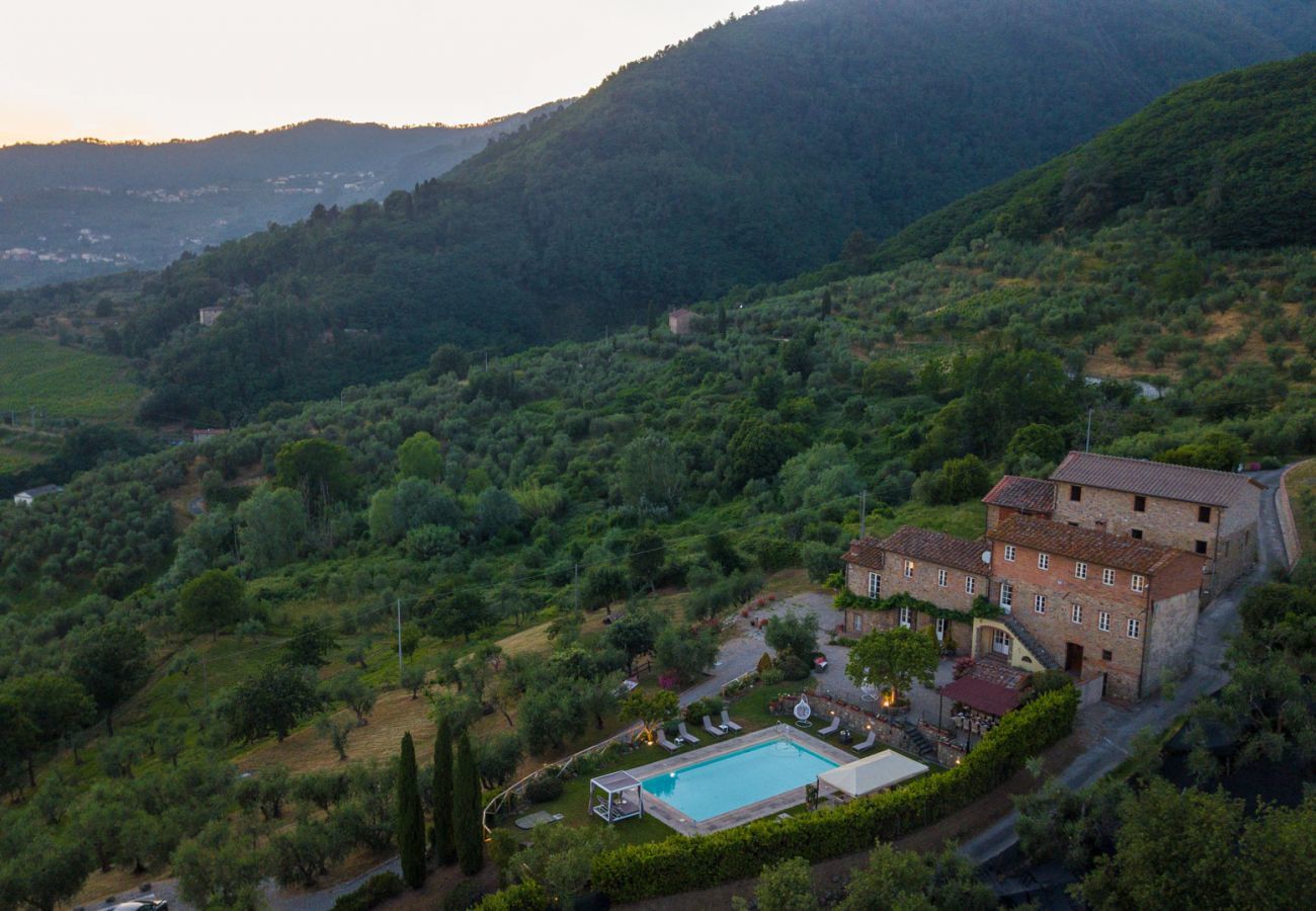 Villa in Lucca - Tuscan Fizz, a traditional Stone Farmhouse with Private Pool and Amazing View among the Vineyards in Lucca