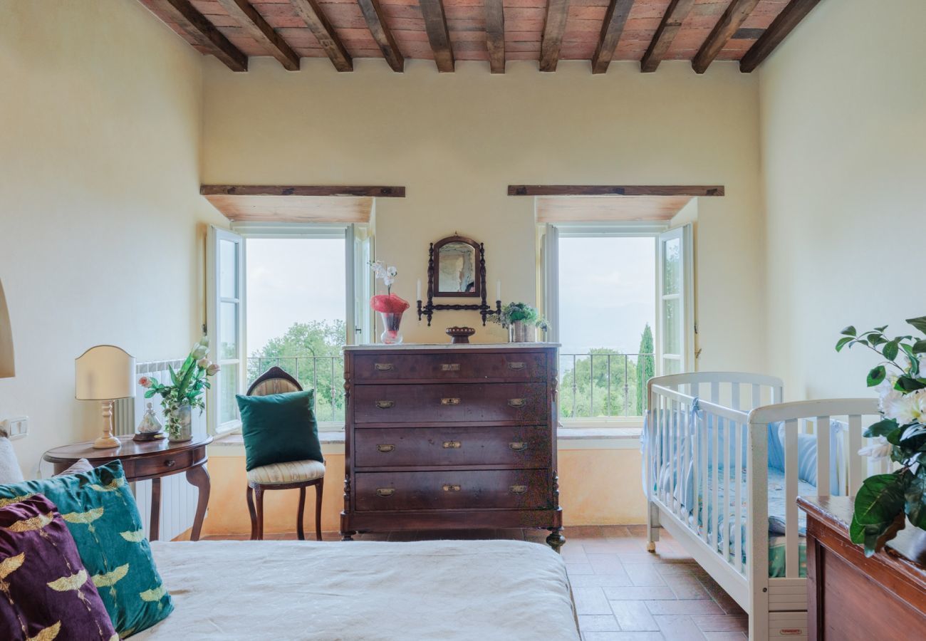 Villa in Lucca - Tuscan Fizz, a traditional Stone Farmhouse with Private Pool and Amazing View among the Vineyards in Lucca