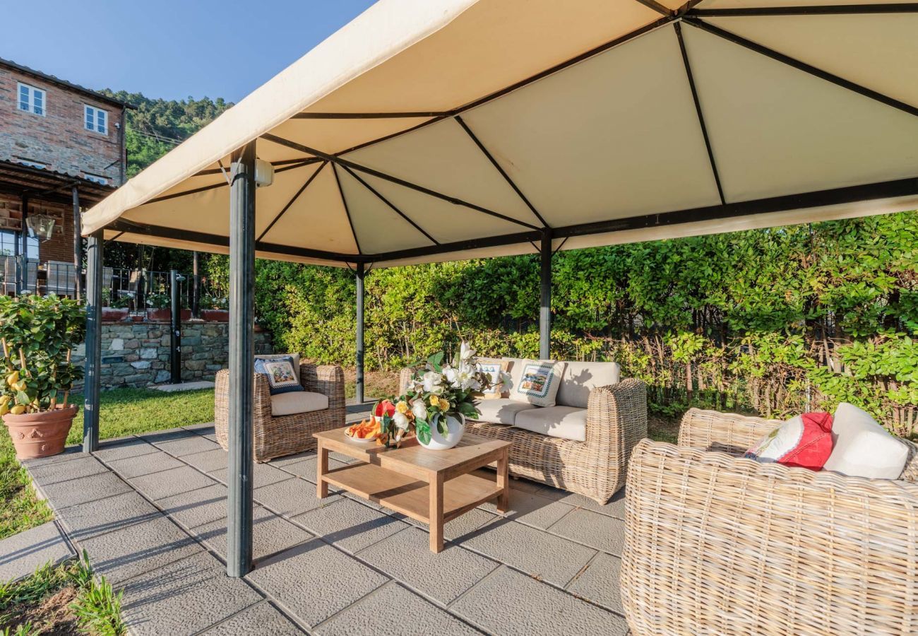 Villa in Lucca - Tuscan Fizz, a traditional Stone Farmhouse with Private Pool and Amazing View among the Vineyards in Lucca