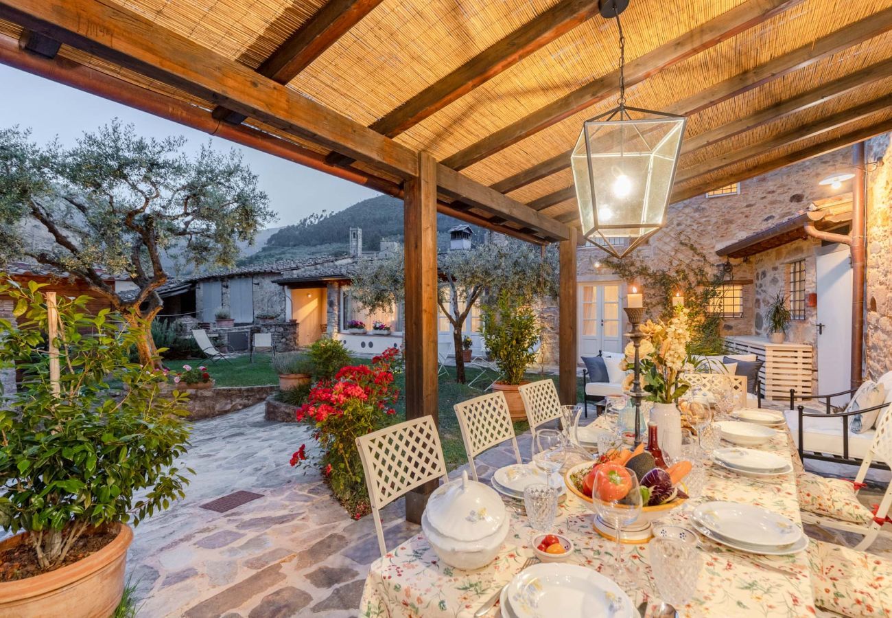 Villa in Pieve di Compito - Dimora delle Camelie