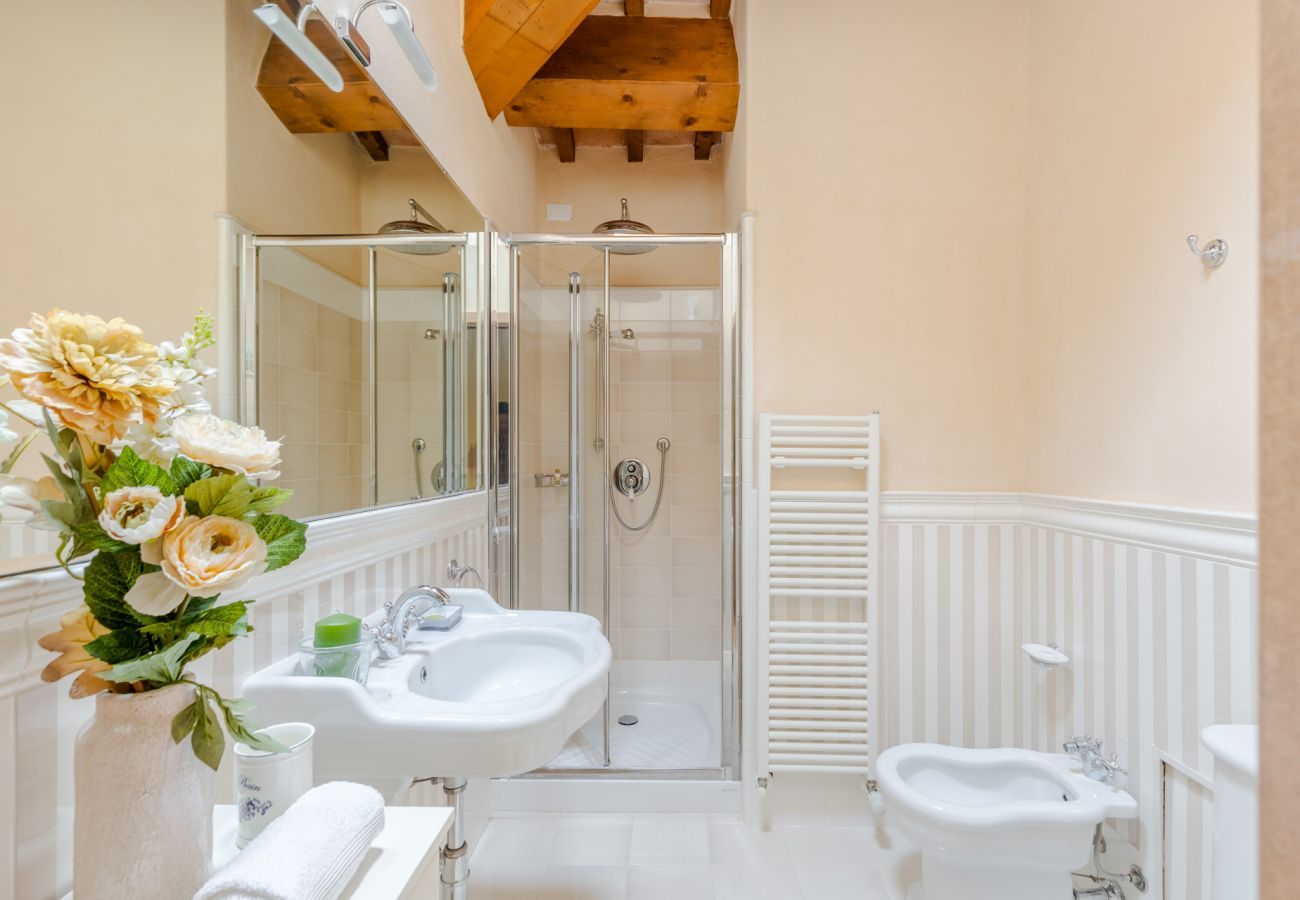 Villa in Pieve di Compito - Dimora delle Camelie