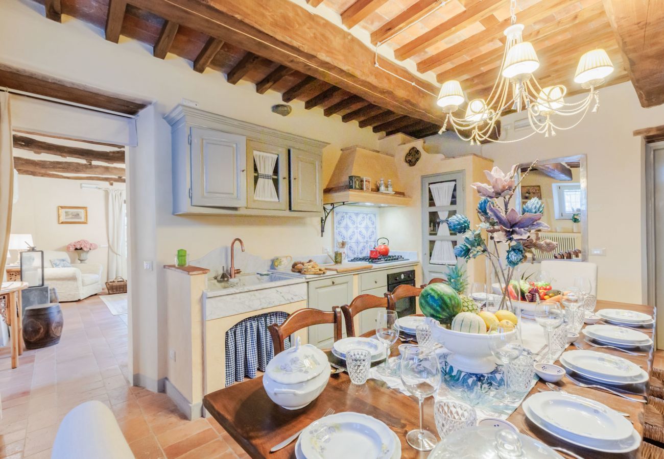 Villa in Pieve di Compito - Dimora delle Camelie