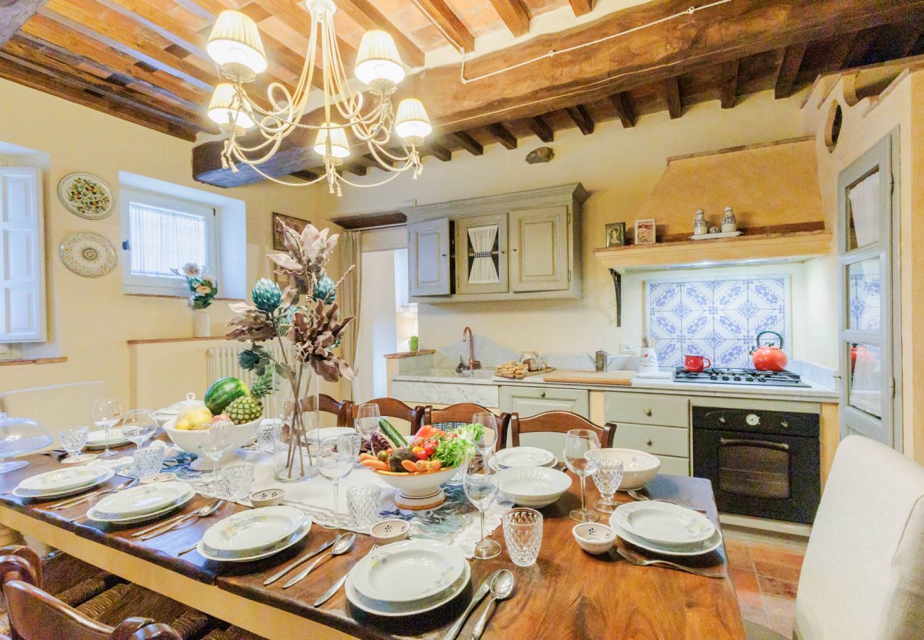 Villa in Pieve di Compito - Dimora delle Camelie
