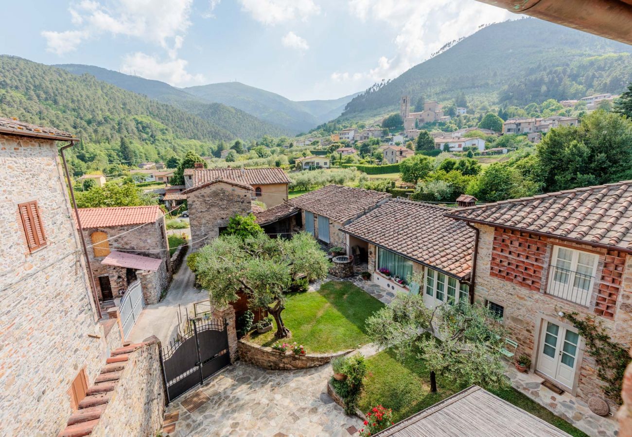 Villa in Pieve di Compito - Dimora delle Camelie