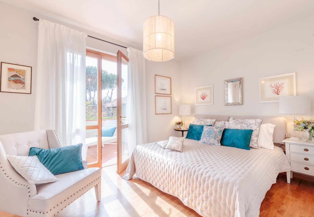 Villa in Marina di Pietrasanta - Regina Beach Villa, by the beach in Marina di Piet
