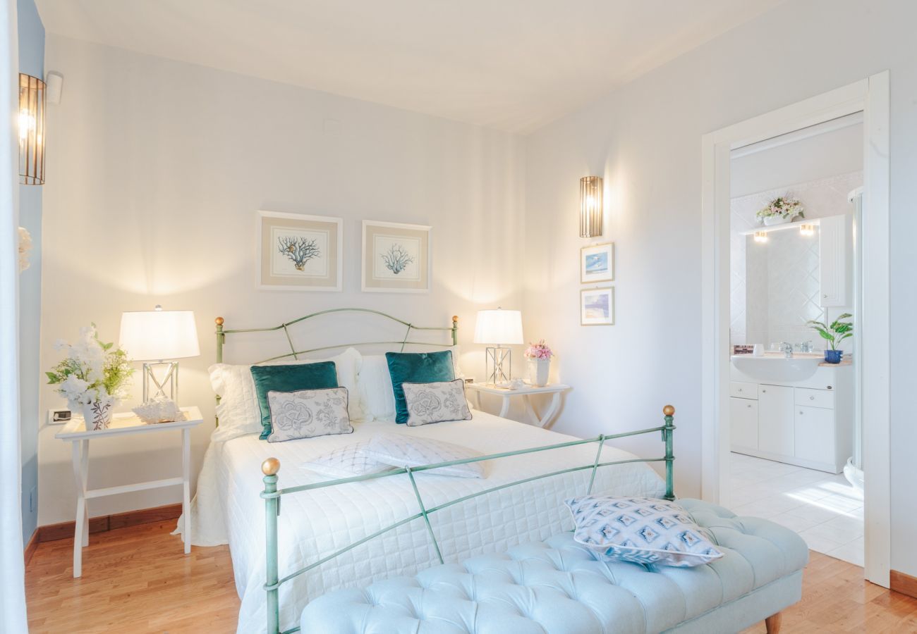 Villa in Marina di Pietrasanta - Regina Beach Villa, by the beach in Marina di Piet