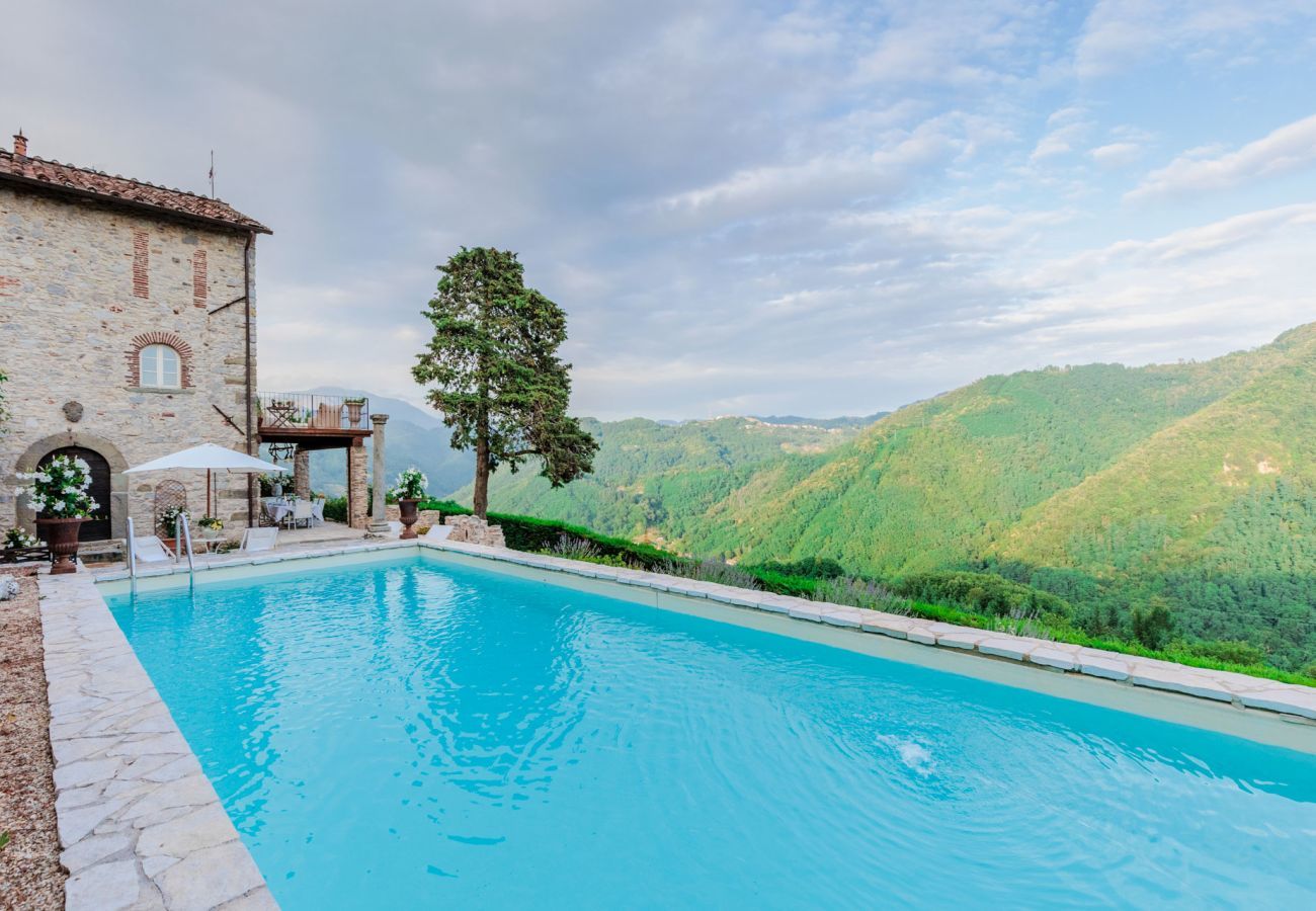 Villa in Borgo a Mozzano - Gran Burrone Castle, a Luxury Castle with Pool in Borgo a Mozzano close to Lucca and Garfagnana