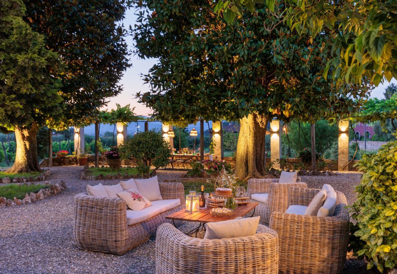 Villa in Vorno - Villa Magnolie, Stylish Family Villa