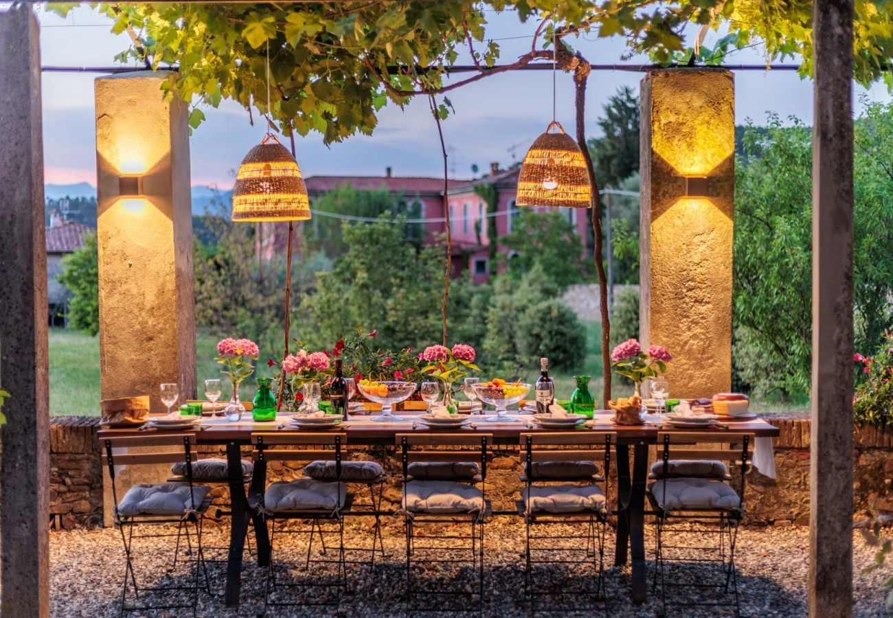 Villa in Vorno - Villa Magnolie, Stylish Family Villa
