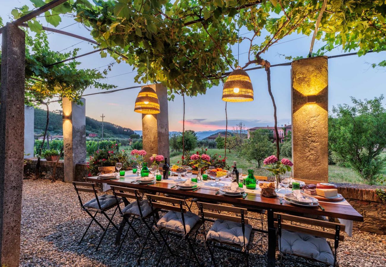 Villa in Vorno - Villa Magnolie, Stylish Family Villa