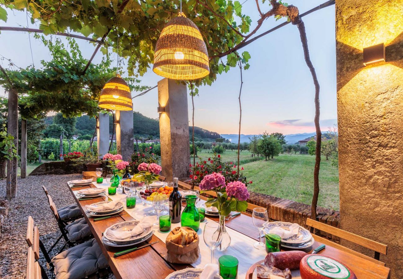 Villa in Vorno - Villa Magnolie, Stylish Family Villa