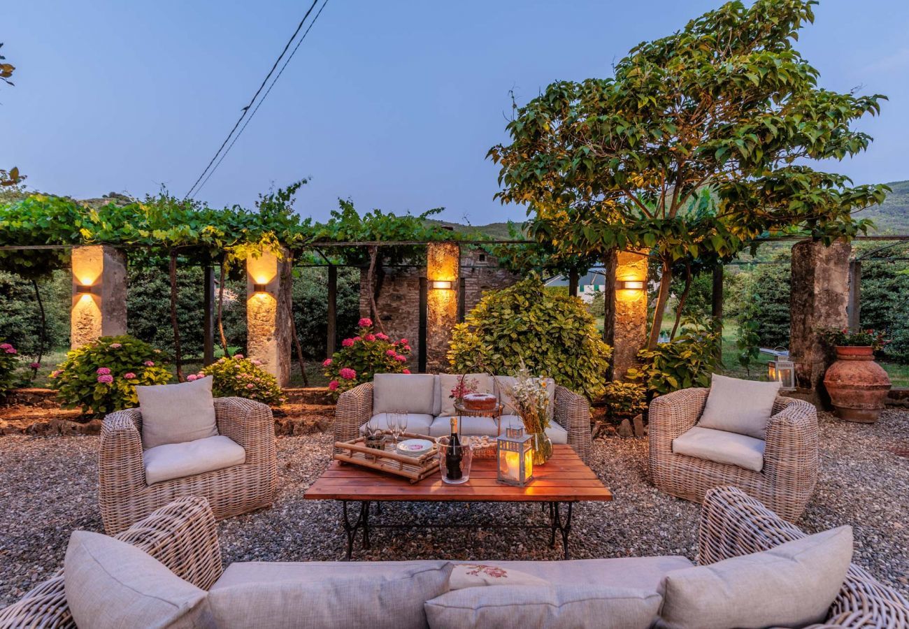 Villa in Vorno - Villa Magnolie, Stylish Family Villa