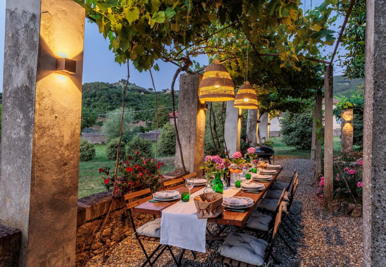 Villa in Vorno - Villa Magnolie, Stylish Family Villa