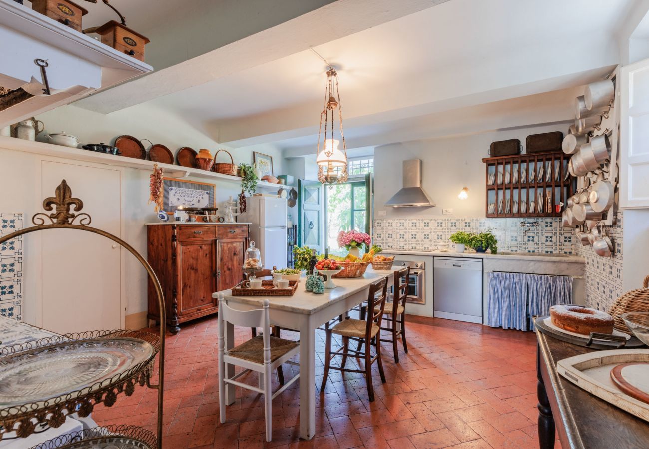 Villa in Vorno - Villa Magnolie, Stylish Family Villa