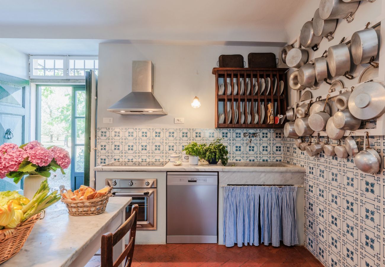 Villa in Vorno - Villa Magnolie, Stylish Family Villa