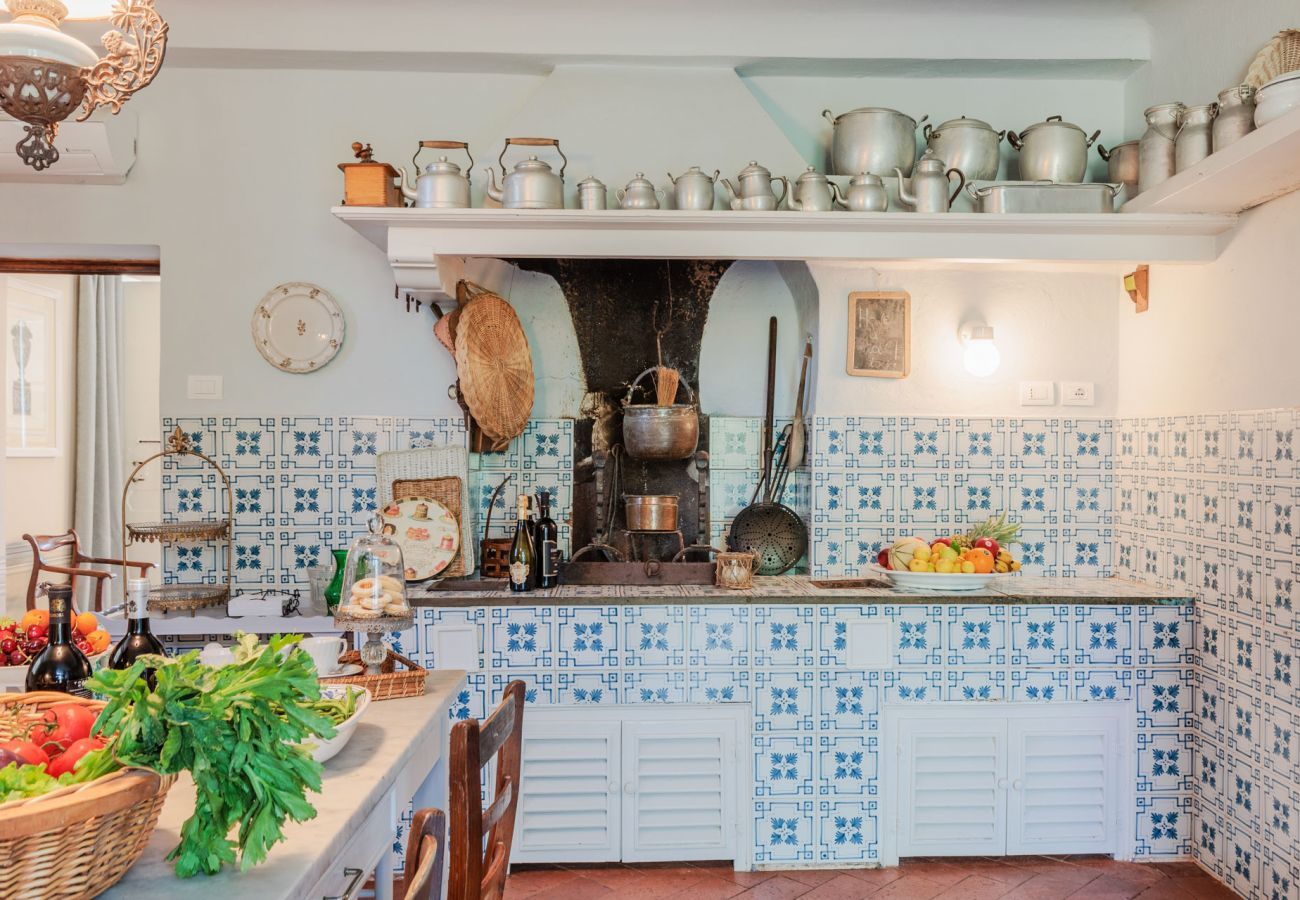 Villa in Vorno - Villa Magnolie, Stylish Family Villa