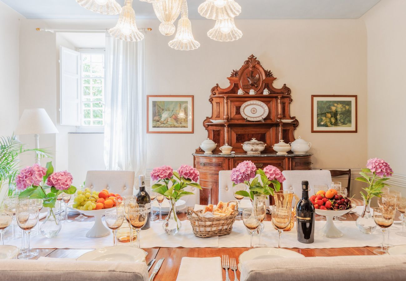 Villa in Vorno - Villa Magnolie, Stylish Family Villa