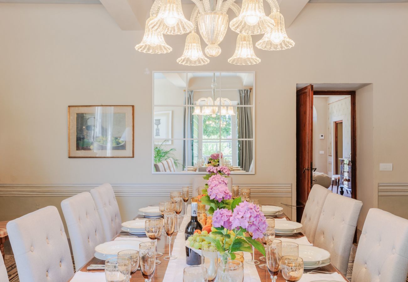 Villa in Vorno - Villa Magnolie, Stylish Family Villa