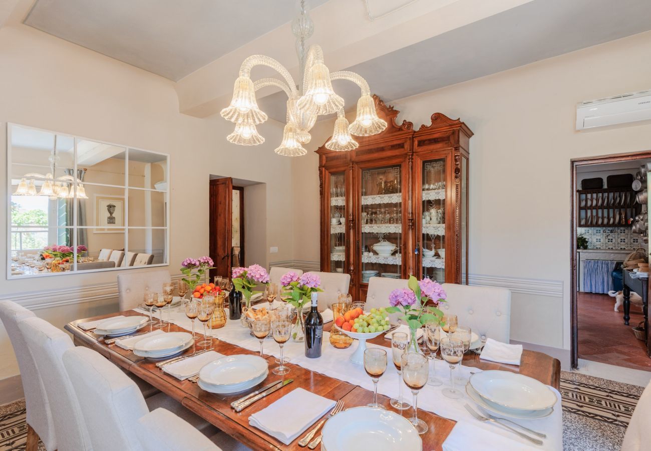 Villa in Vorno - Villa Magnolie, Stylish Family Villa