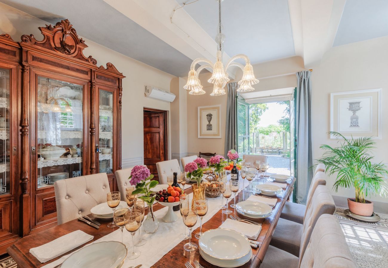 Villa in Vorno - Villa Magnolie, Stylish Family Villa