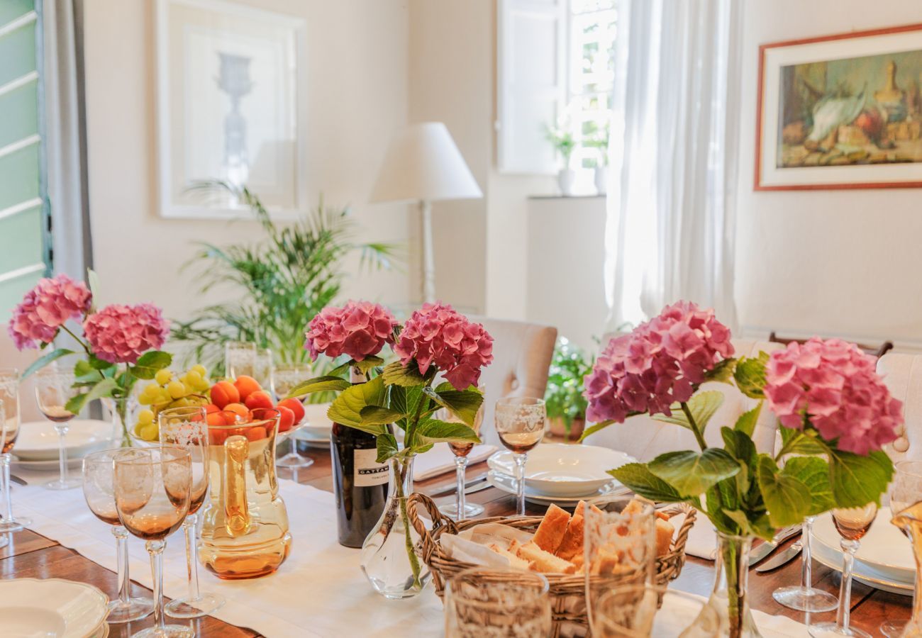 Villa in Vorno - Villa Magnolie, Stylish Family Villa