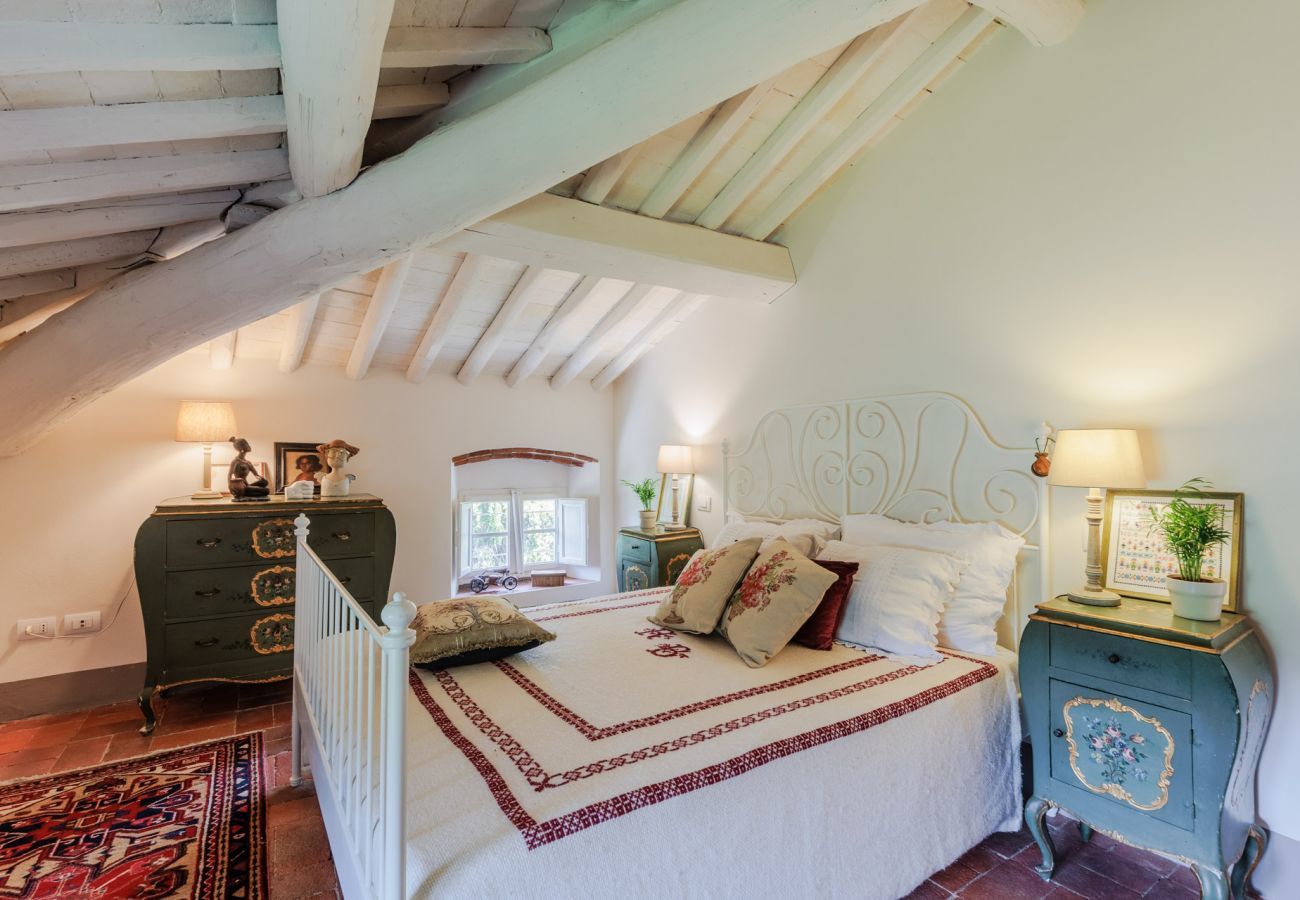 Villa in Vorno - Villa Magnolie, Stylish Family Villa