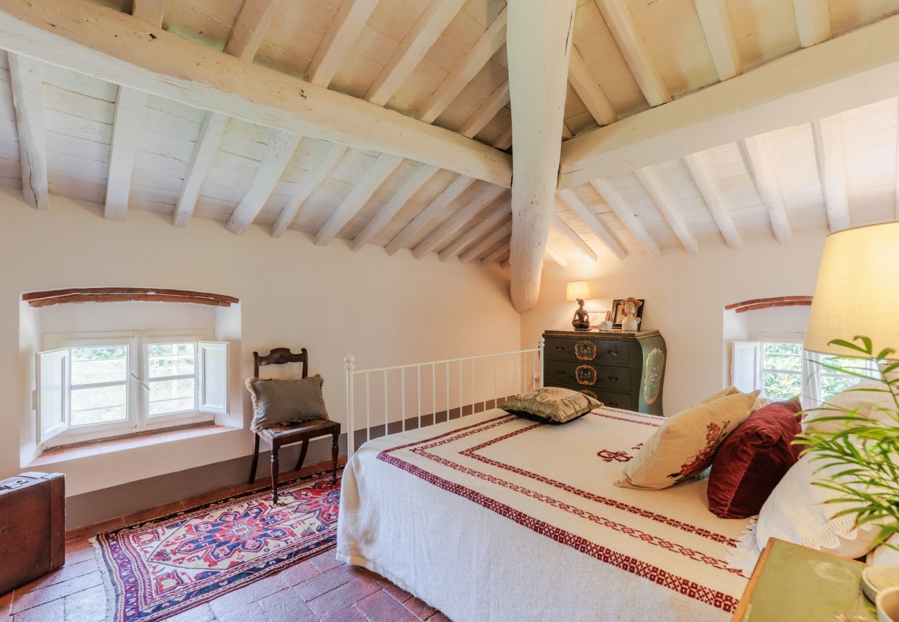 Villa in Vorno - Villa Magnolie, Stylish Family Villa