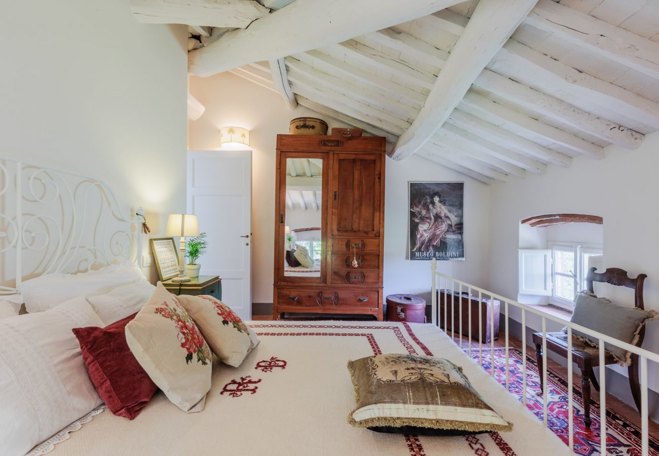 Villa in Vorno - Villa Magnolie, Stylish Family Villa