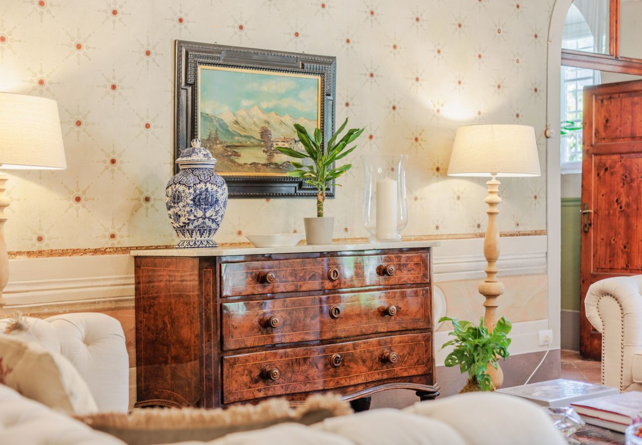 Villa in Vorno - Villa Magnolie, Stylish Family Villa